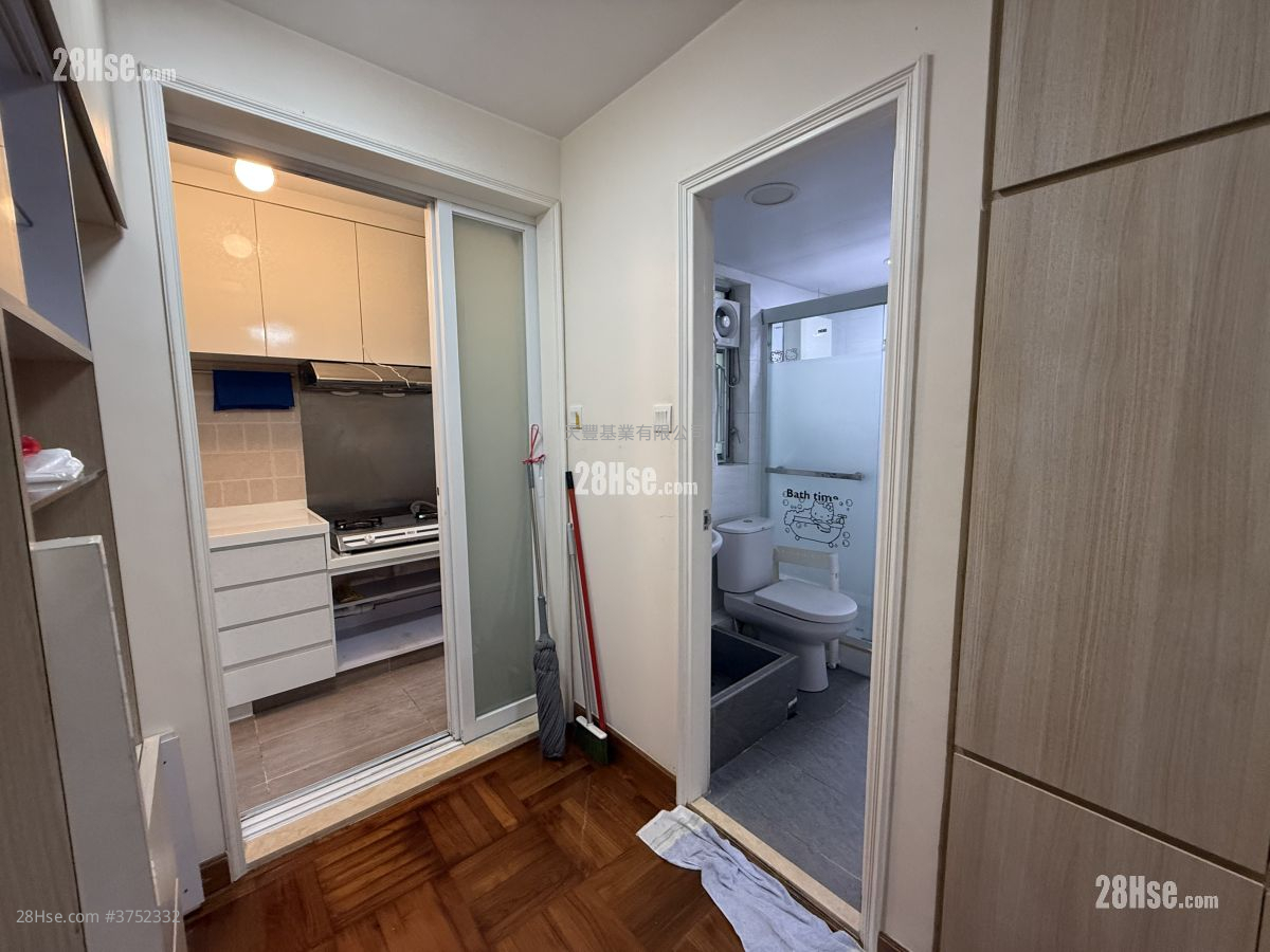 Yuk Ming Court Sell 2 Bedrooms , 1 Bathroom 546 ft²