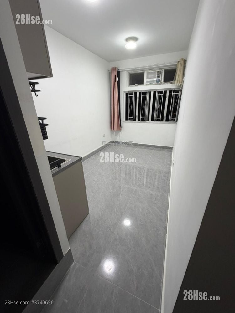 新興大廈 租盤 開放式間隔 , 1 浴室 130 平方呎