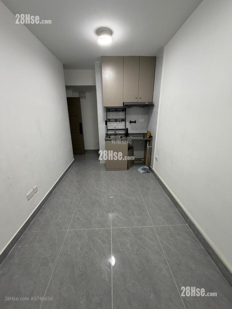 新興大廈 租盤 開放式間隔 , 1 浴室 130 平方呎