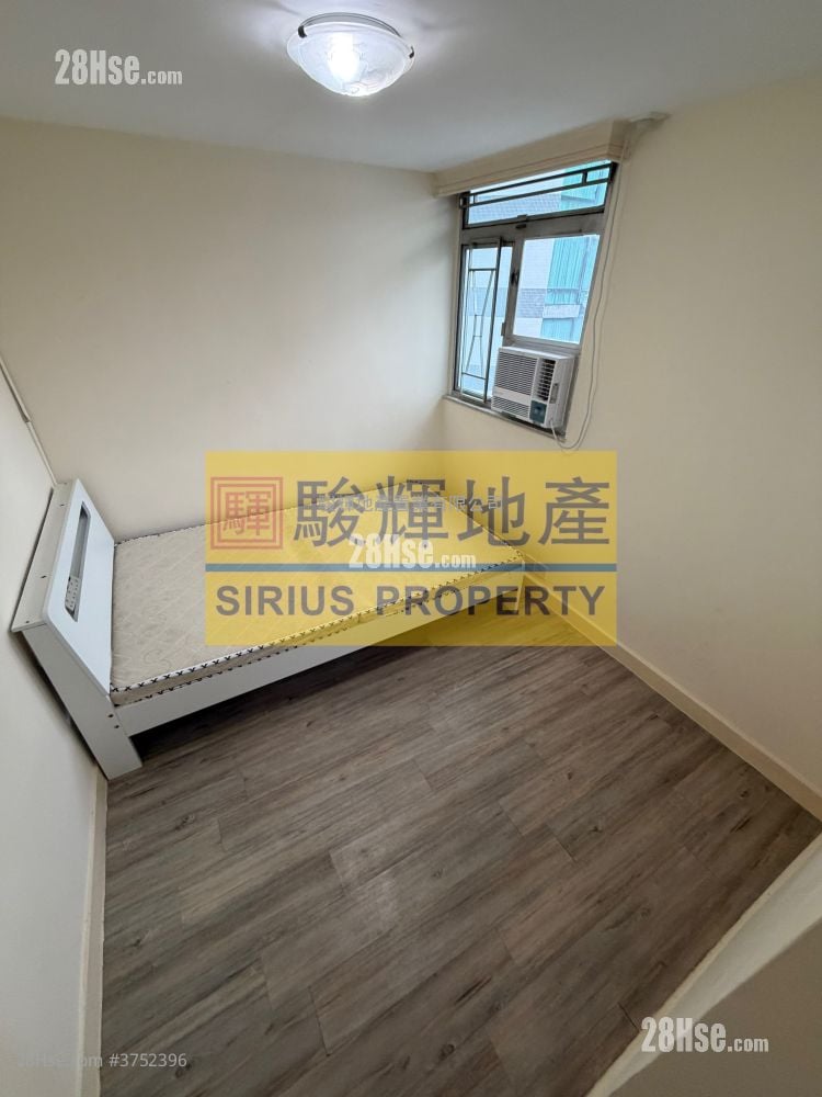 Mainway Court Sell 2 Bedrooms , 1 Bathroom 382 ft²