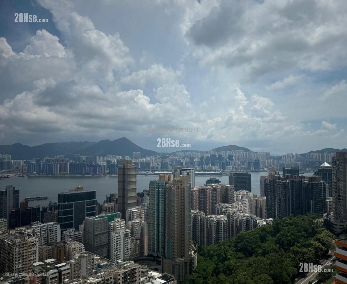 Summit Court Sell 4 Bedrooms , 2 Bathrooms 1,407 ft²