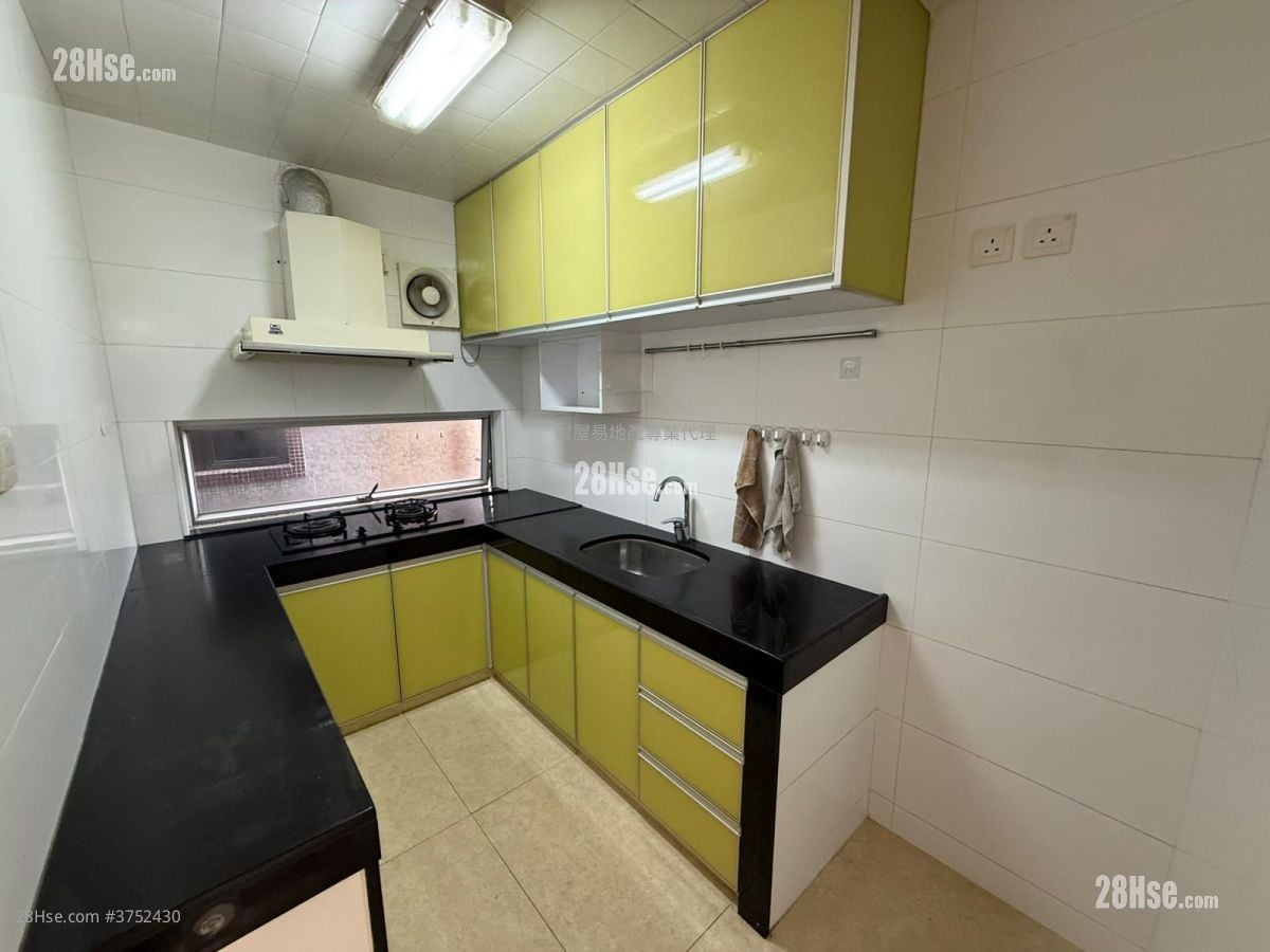 村屋 租盤 3 房 , 1 浴室 700 平方呎