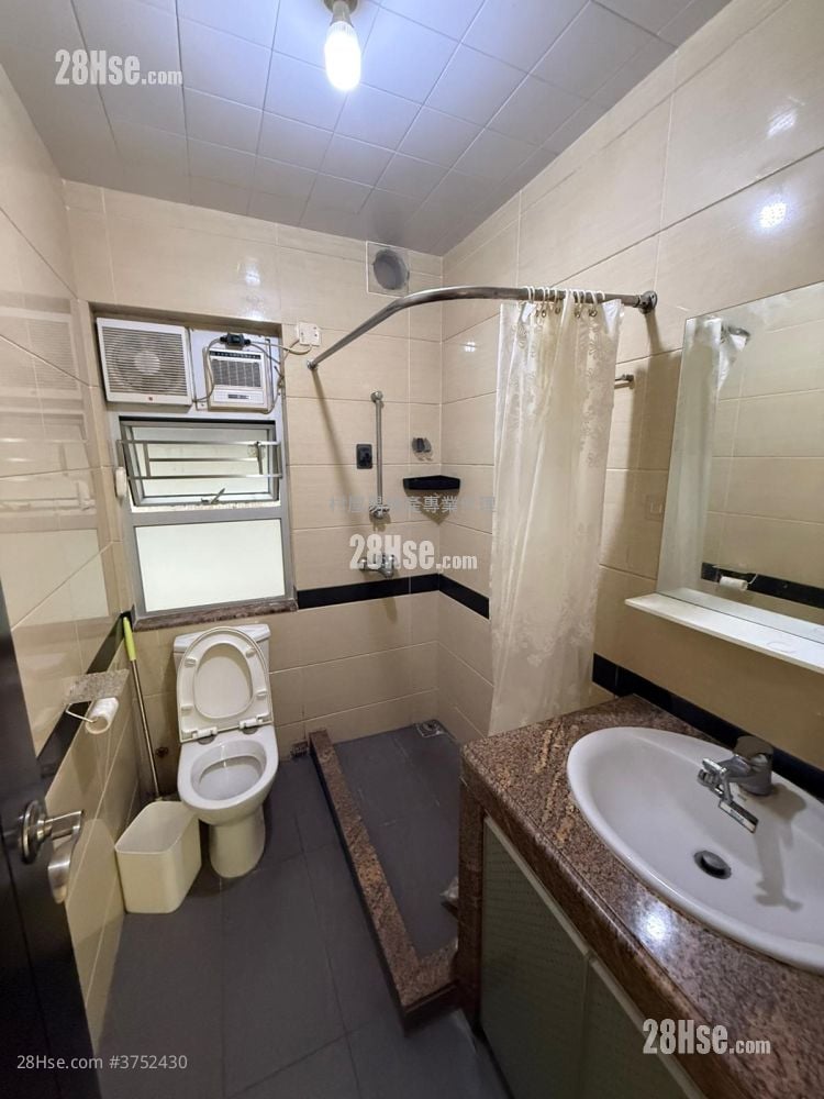 村屋 租盤 3 房 , 1 浴室 700 平方呎