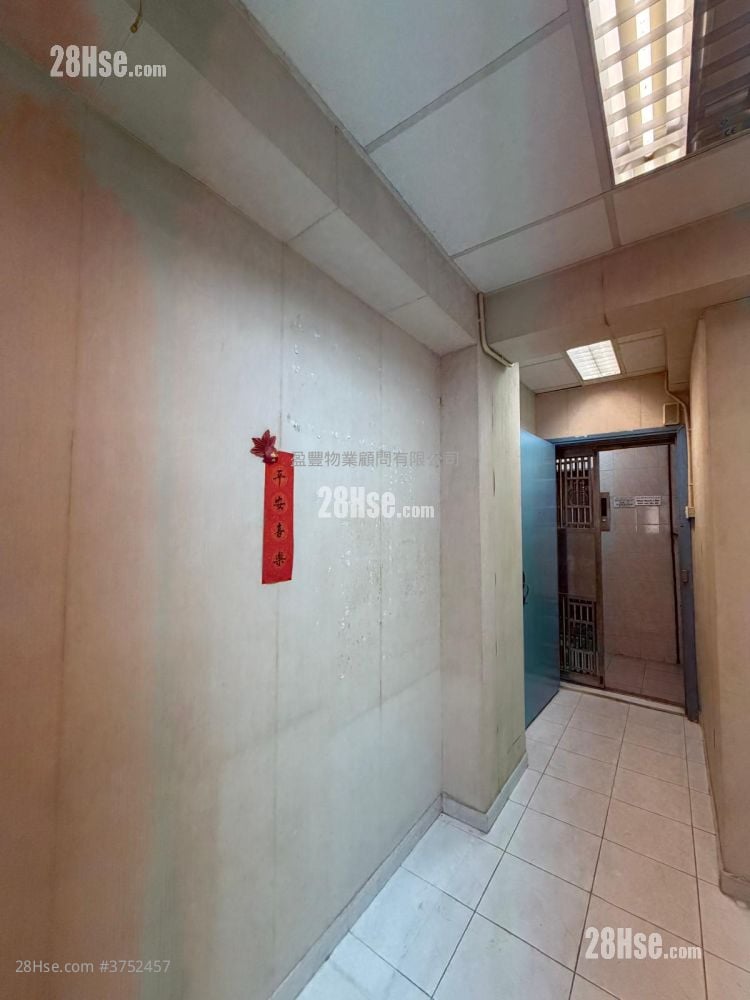 Chuen Fung Building Sell Studio , 1 Bathroom 297 ft²
