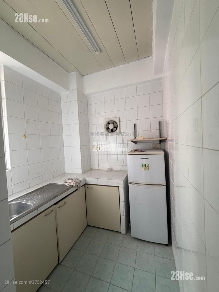 Chuen Fung Building Sell Studio , 1 Bathroom 297 ft²
