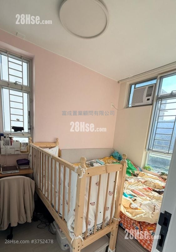Shan Lai Court Sell 2 Bedrooms , 1 Bathroom 447 ft²