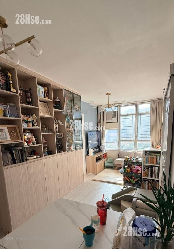 Shan Lai Court Sell 2 Bedrooms , 1 Bathroom 447 ft²