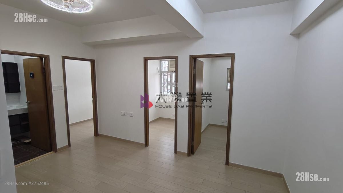 Hung Yu Mansion Sell 3 Bedrooms , 1 Bathroom 405 ft²