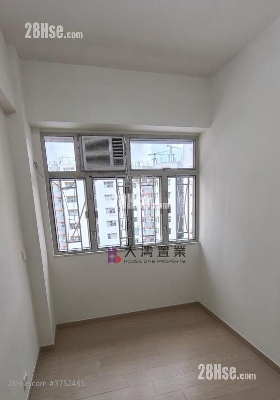 Hung Yu Mansion Sell 3 Bedrooms , 1 Bathroom 405 ft²
