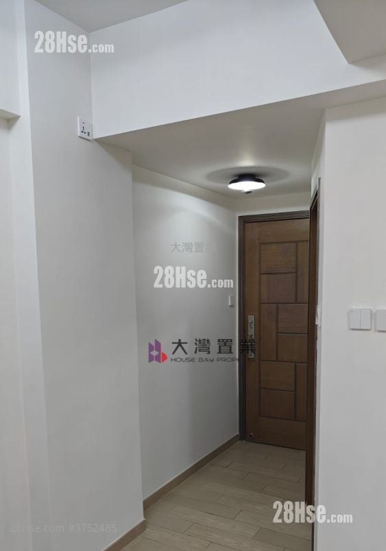Hung Yu Mansion Sell 3 Bedrooms , 1 Bathroom 405 ft²