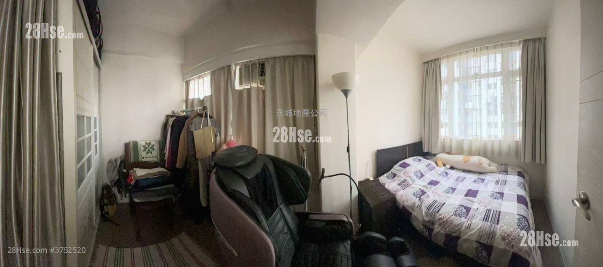 Hung Yu Mansion Sell 3 Bedrooms , 1 Bathroom 574 ft²