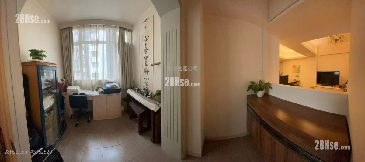 Hung Yu Mansion Sell 3 Bedrooms , 1 Bathroom 574 ft²