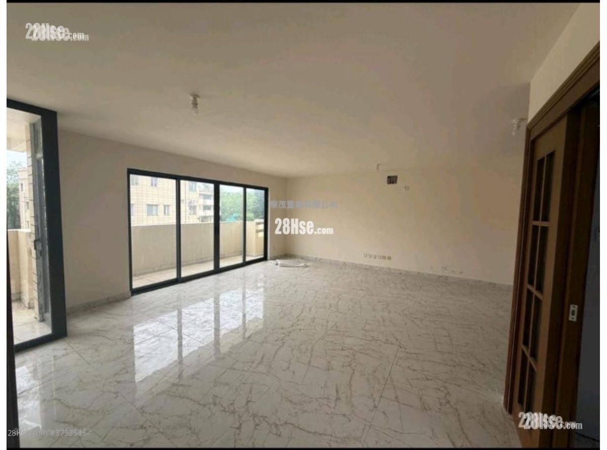 村屋 租盤 4 房 , 2 浴室 1,360 平方呎