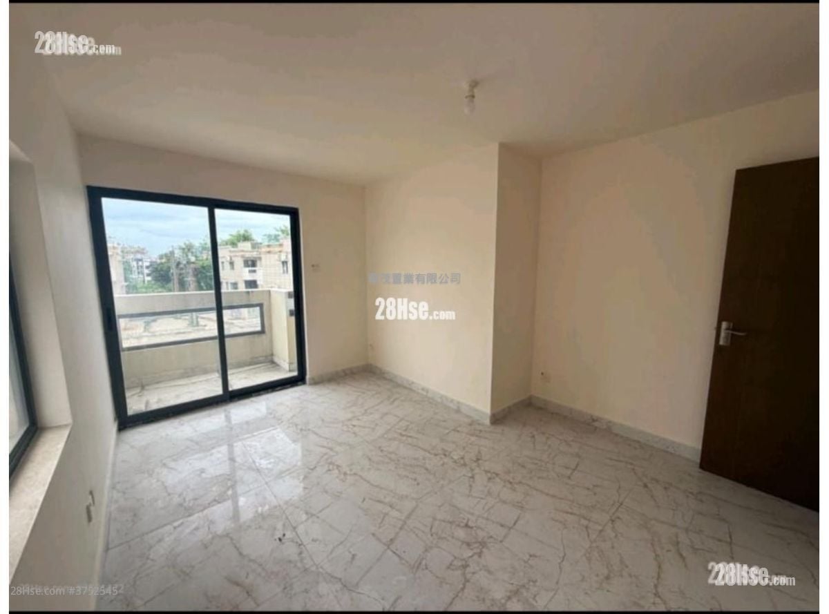 村屋 租盤 4 房 , 2 浴室 1,360 平方呎