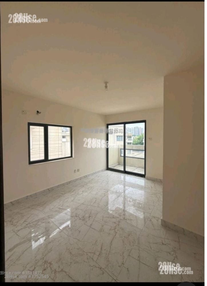 村屋 租盤 4 房 , 2 浴室 1,360 平方呎