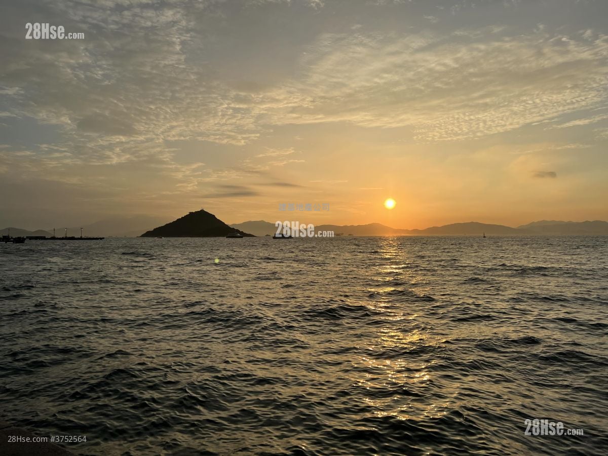 Cayman Rise Rental 3 Bedrooms , 2 Bathrooms 633 ft²