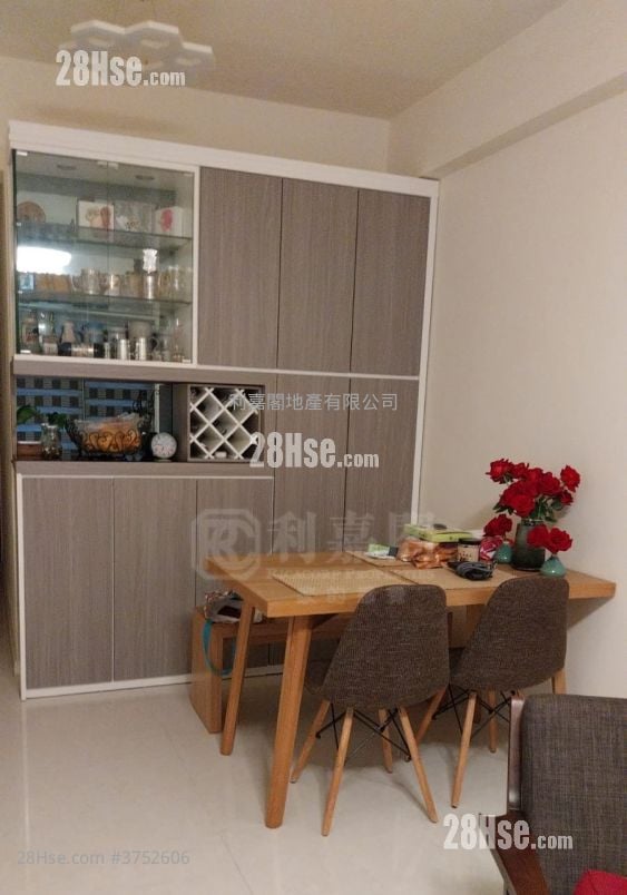 Mont Vert Sell 3 Bedrooms , 2 Bathrooms 735 ft²