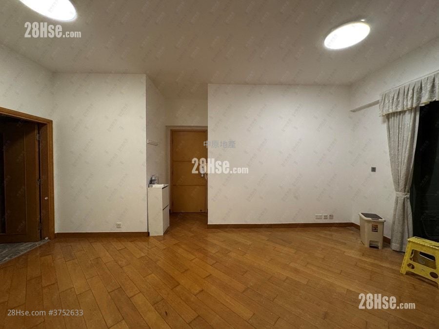 Harbour Green Sell 3 Bedrooms 843 ft²