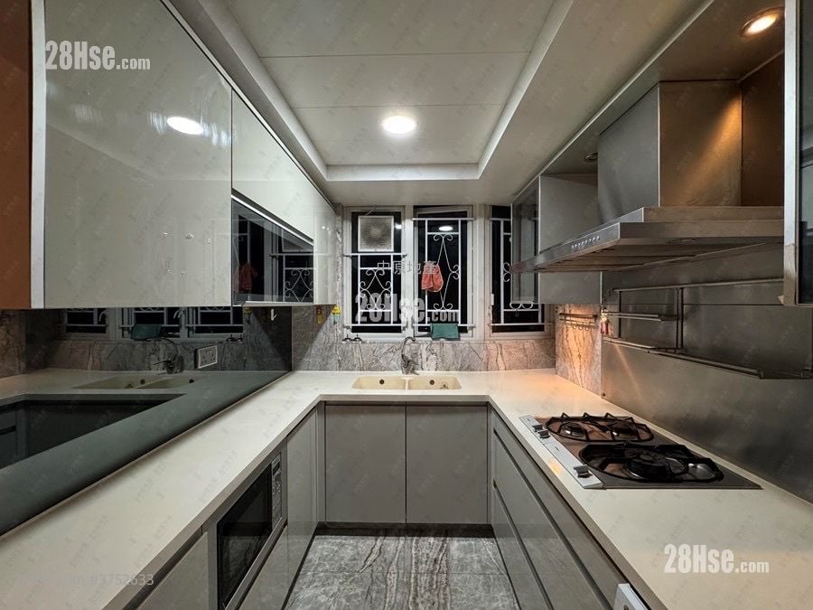 Harbour Green Sell 3 Bedrooms 843 ft²