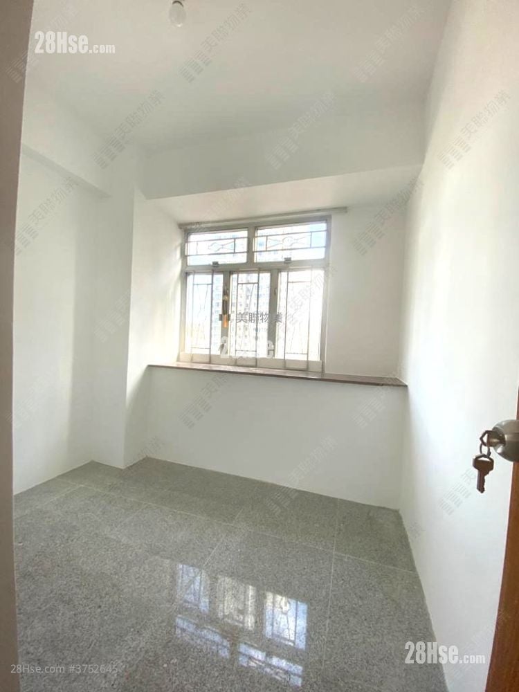 Fung Cheung Building Sell 333 ft²