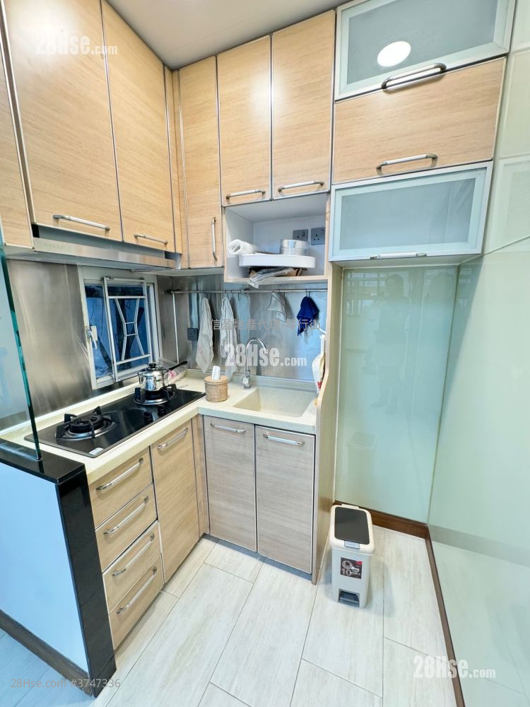 銀輝大廈 租盤 2 房 , 1 浴室 333 平方呎