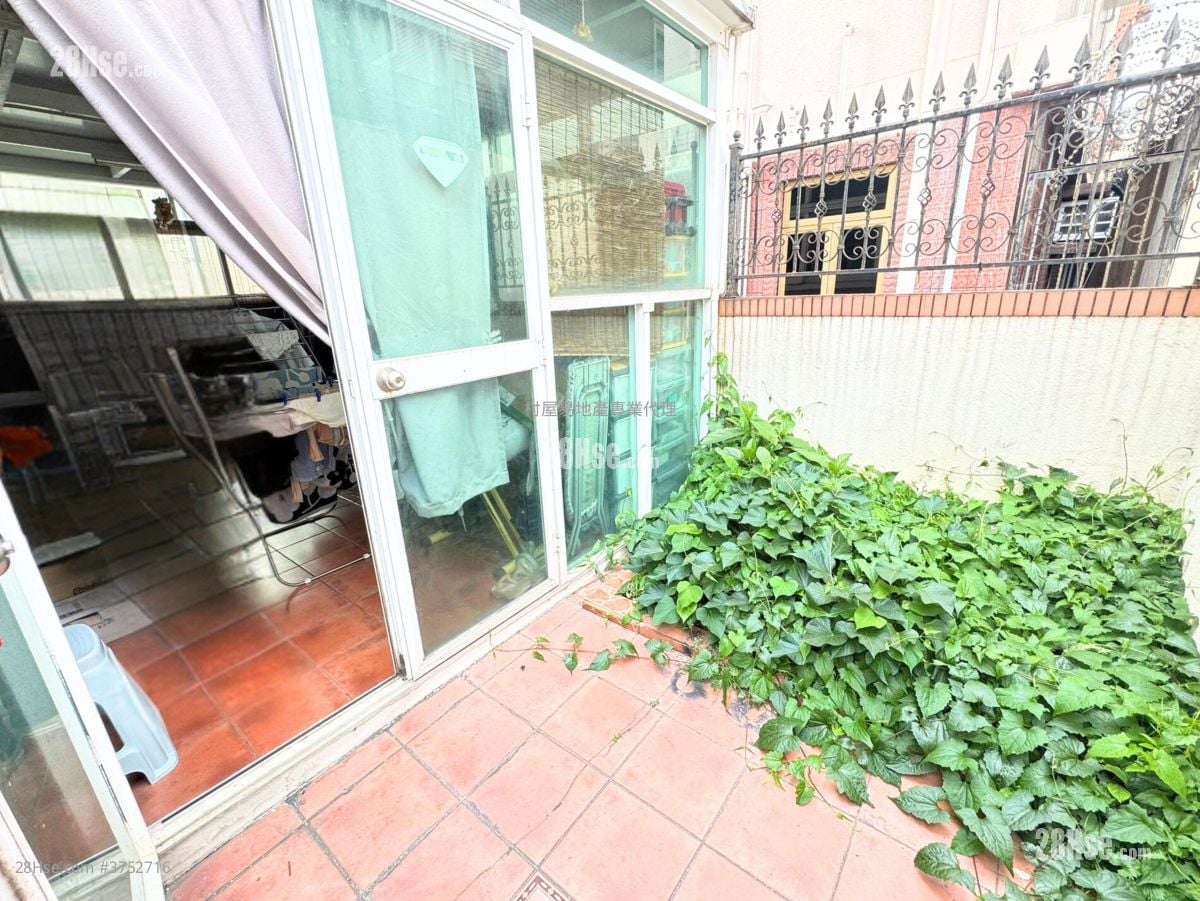 村屋 售盤 3 房 , 1 浴室 700 平方呎