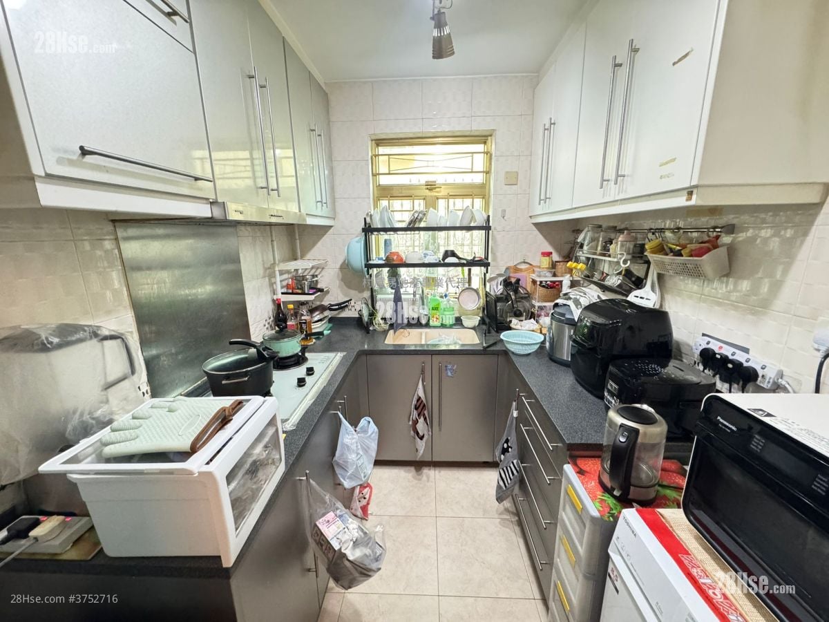 村屋 售盤 3 房 , 1 浴室 700 平方呎