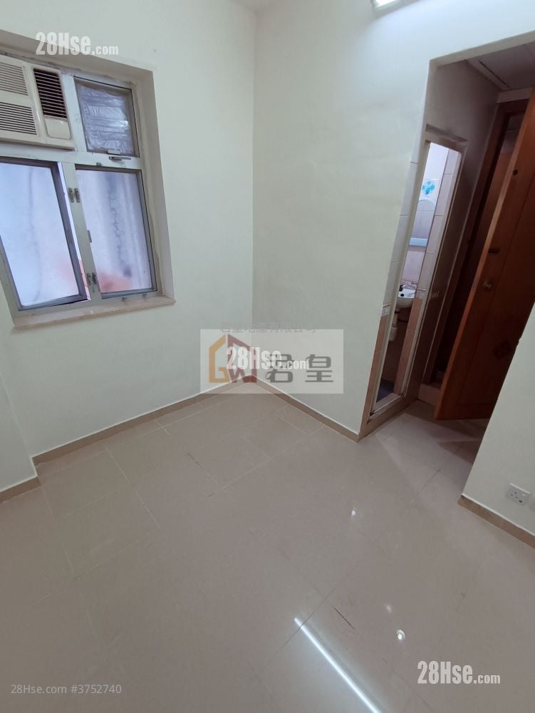 Wah Yuen Building Sell 4 Bedrooms , 4 Bathrooms 631 ft²