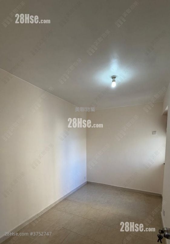Siu Shan Court Sell 2 Bedrooms 546 ft²