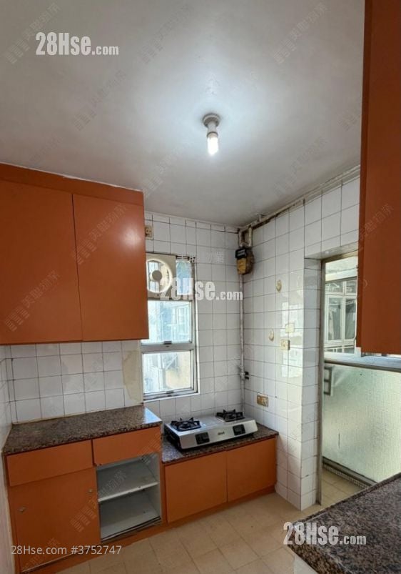 Siu Shan Court Sell 2 Bedrooms 546 ft²