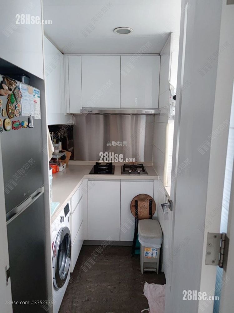 環宇海灣 售盤 3 房 , 2 浴室 696 平方呎