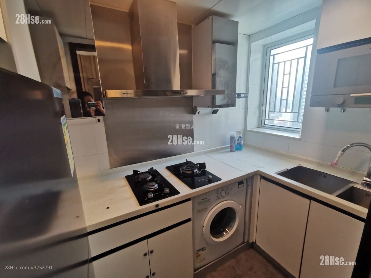 One West Kowloon Sell 3 Bedrooms , 1 Bathroom 616 ft²