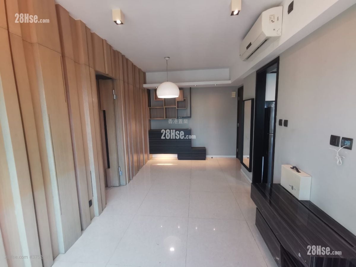 One West Kowloon Sell 3 Bedrooms , 1 Bathroom 616 ft²
