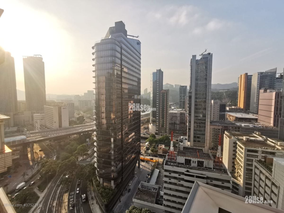 One West Kowloon Sell 3 Bedrooms , 1 Bathroom 616 ft²