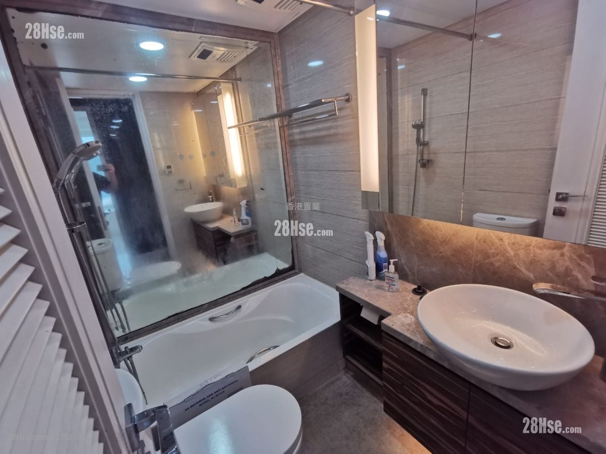 One West Kowloon Sell 3 Bedrooms , 1 Bathroom 616 ft²