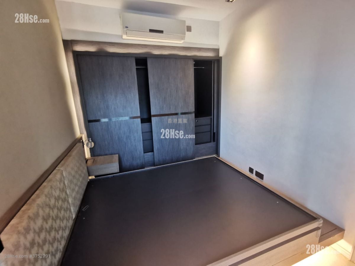 One West Kowloon Sell 3 Bedrooms , 1 Bathroom 616 ft²