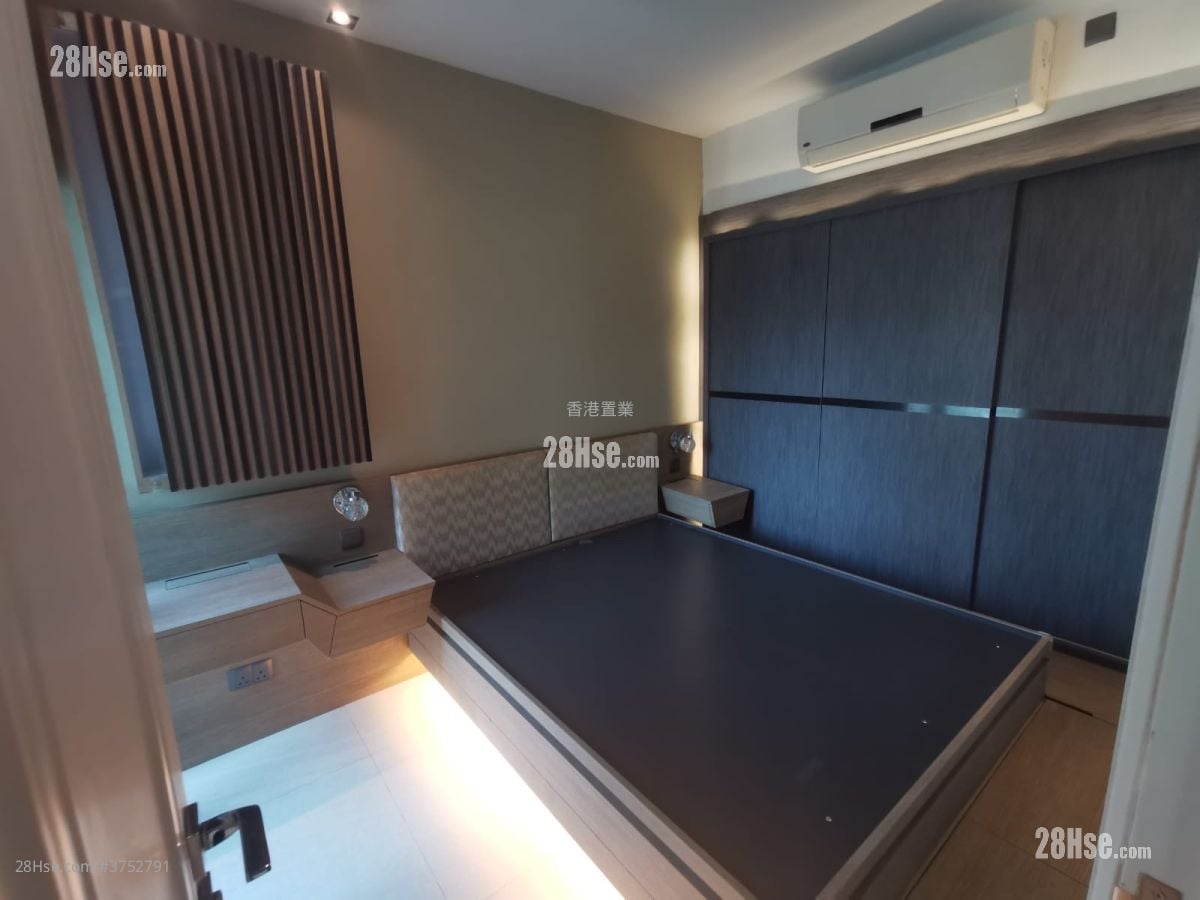 One West Kowloon Sell 3 Bedrooms , 1 Bathroom 616 ft²