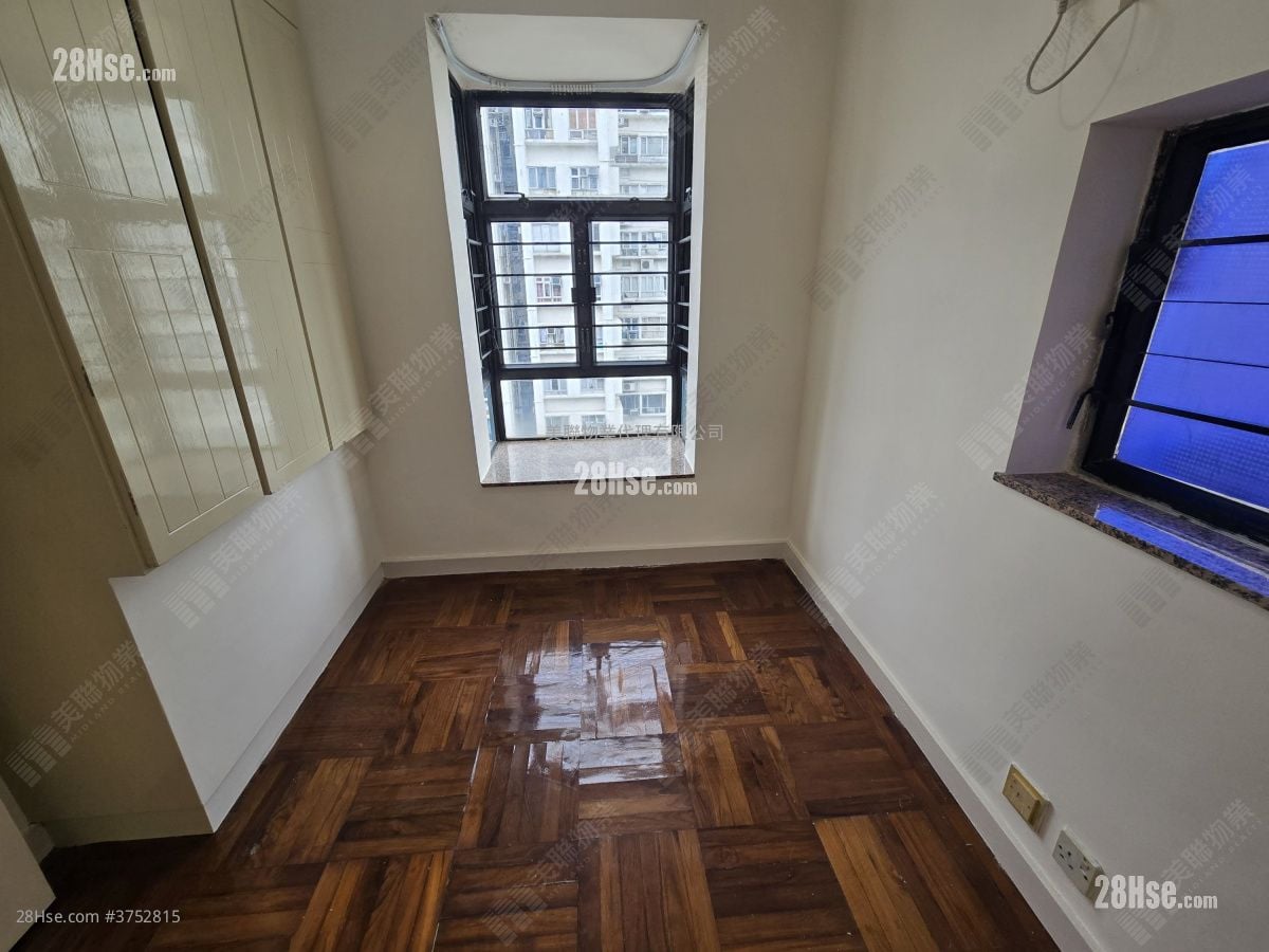 Scenery Court Sell 2 Bedrooms , 1 Bathroom 369 ft²