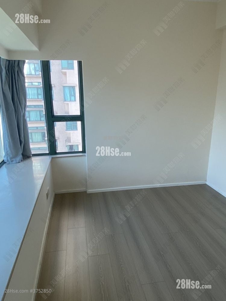 睡房 1: 御庭轩 售盘 2 房 , 1 浴室 462 平方尺