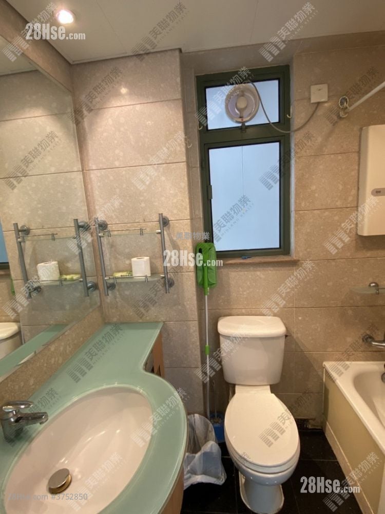 浴室: 御庭轩 售盘 2 房 , 1 浴室 462 平方尺