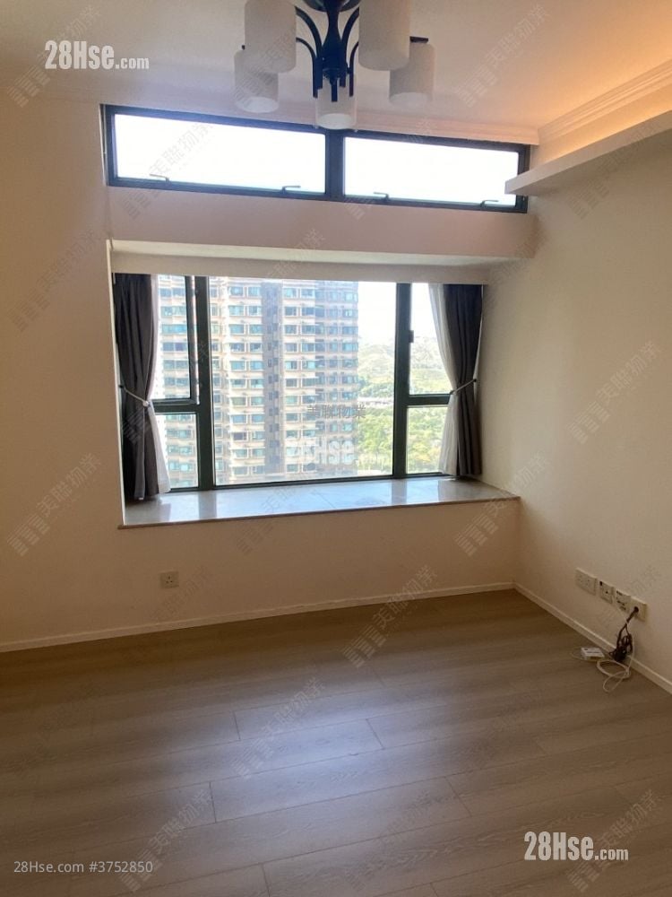 睡房 2: 御庭轩 售盘 2 房 , 1 浴室 462 平方尺