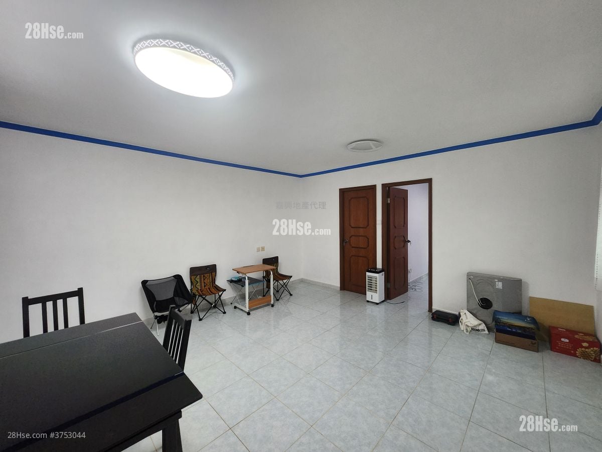 村屋 售盘 3 房 , 1 浴室 700 平方尺