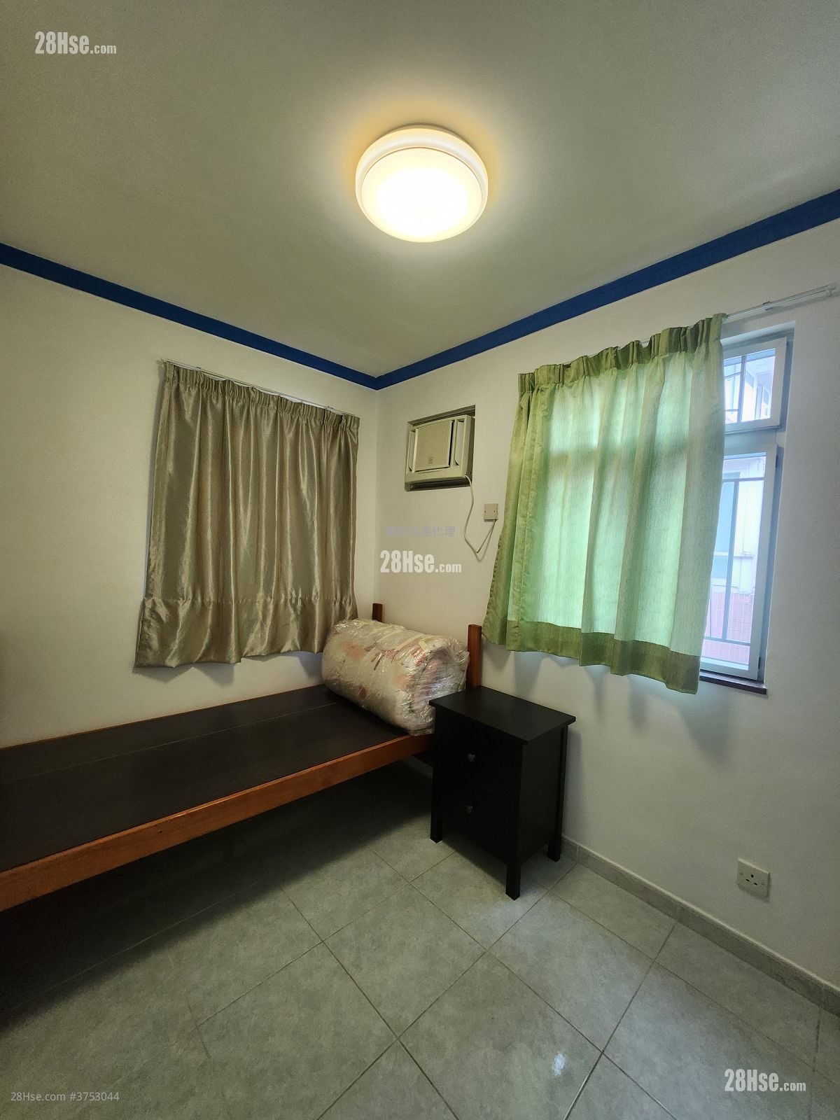 村屋 售盘 3 房 , 1 浴室 700 平方尺