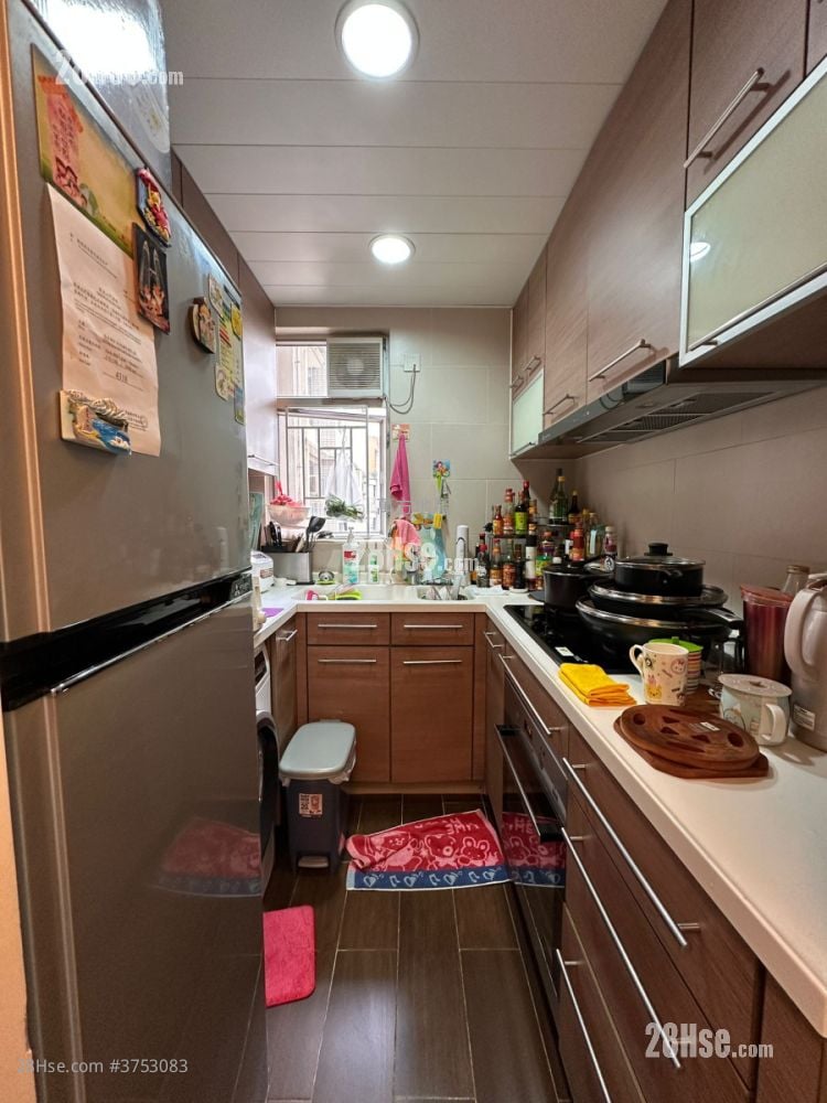 愉翠苑 售盘 3 房 , 2 浴室 650 平方尺