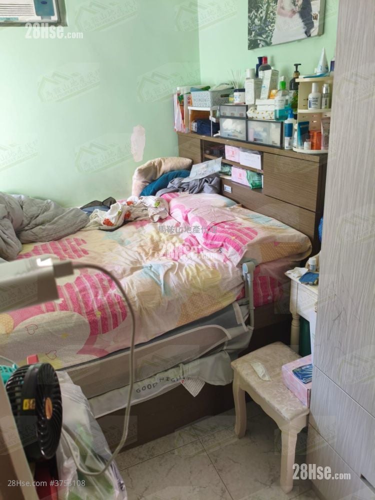 Kam Ying Court Sell 3 Bedrooms , 1 Bathroom 554 ft²