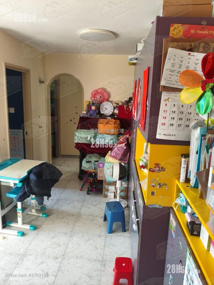 Kam Ying Court Sell 3 Bedrooms , 1 Bathroom 554 ft²