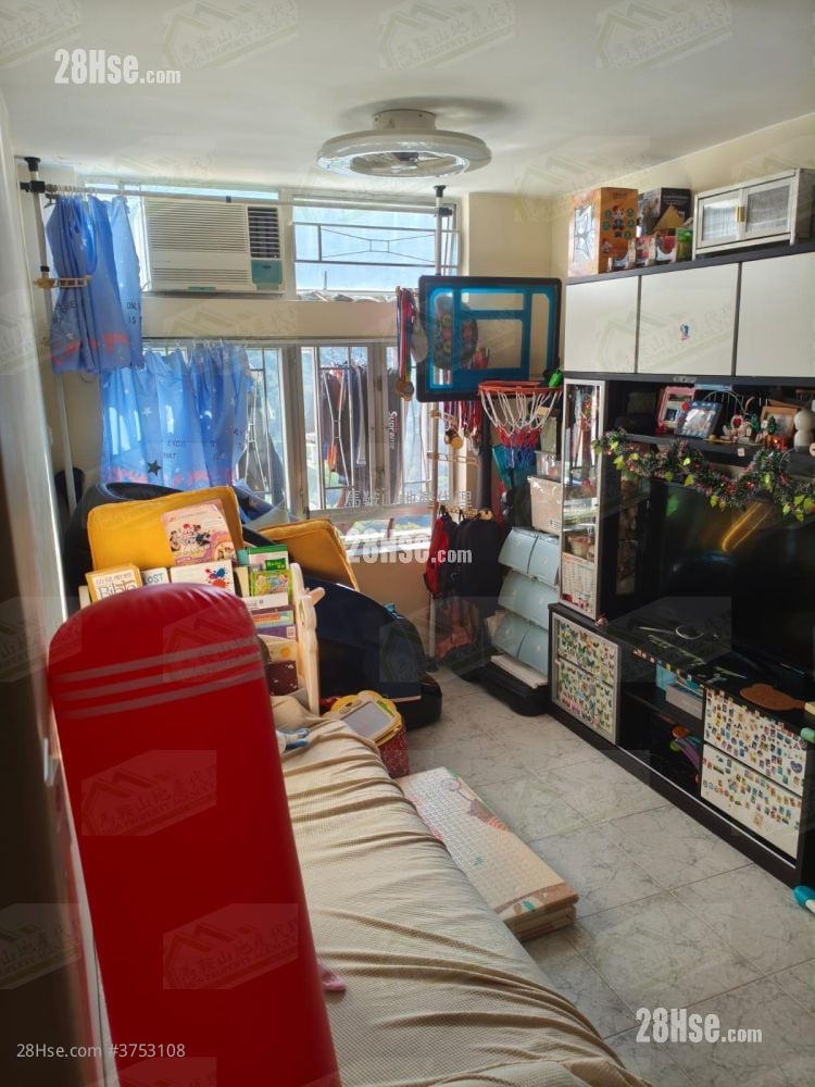 Kam Ying Court Sell 3 Bedrooms , 1 Bathroom 554 ft²