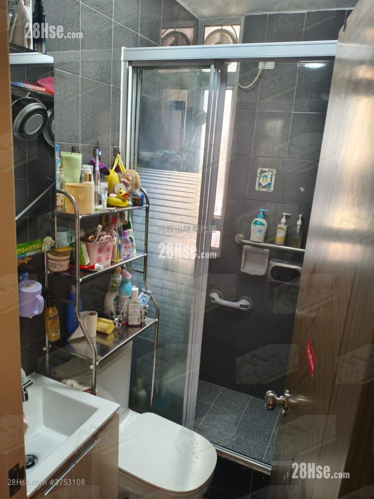 Kam Ying Court Sell 3 Bedrooms , 1 Bathroom 554 ft²