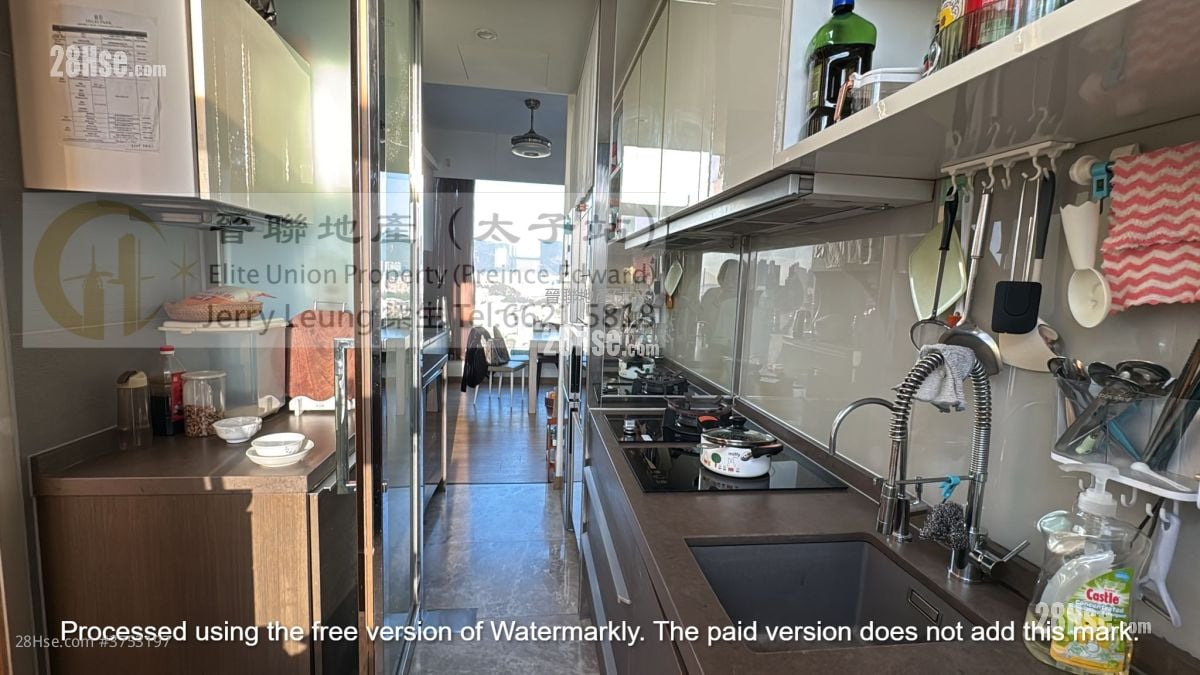 High Park Sell 3 Bedrooms , 2 Bathrooms 793 ft²