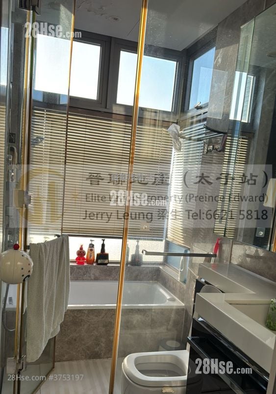 High Park Sell 3 Bedrooms , 2 Bathrooms 793 ft²